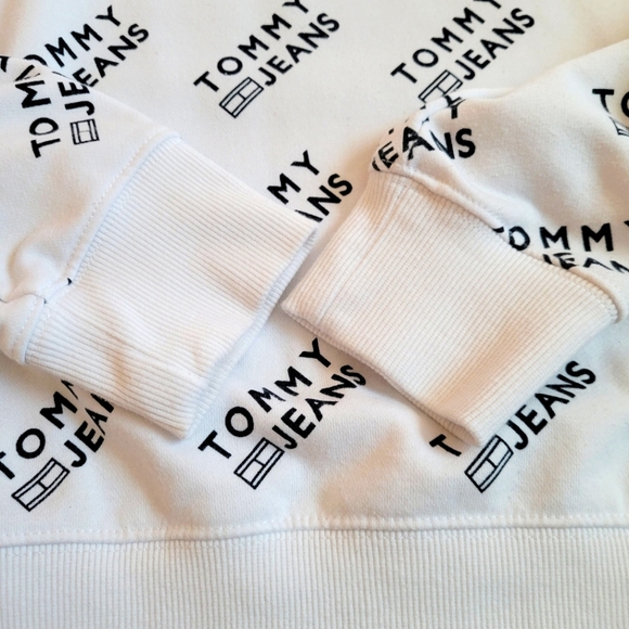 Tommy Jeans Women's Cropped Sweatshirt Long Sleeve Round Neck - Picture 3 of 11